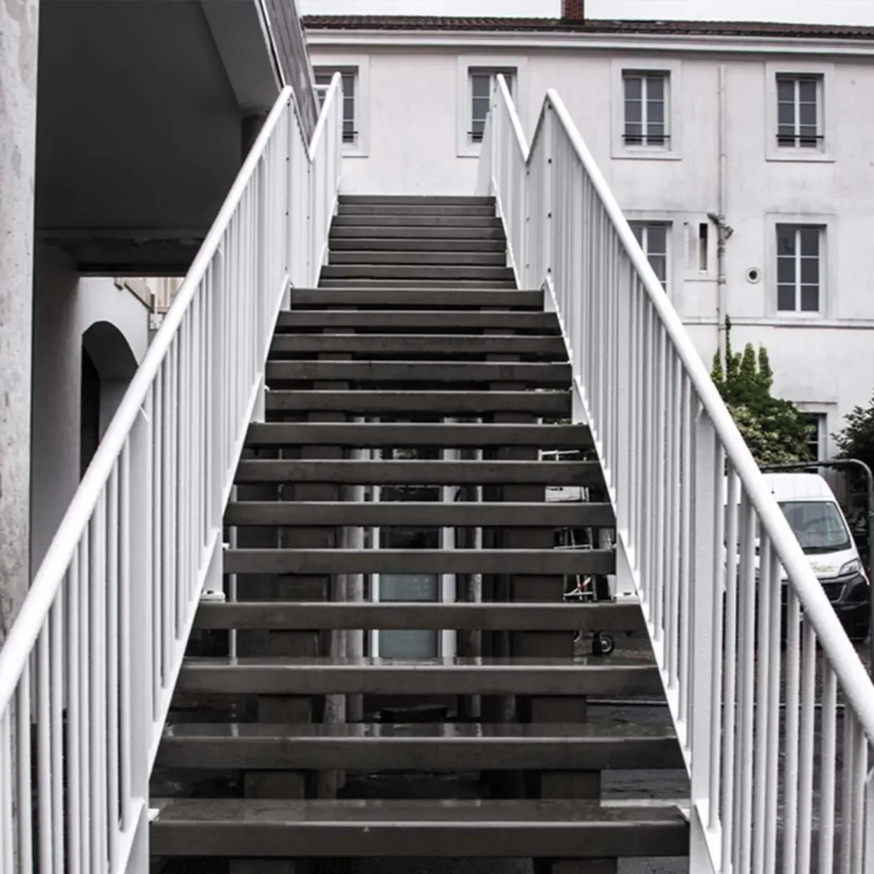 Escalier marche par marche en béton